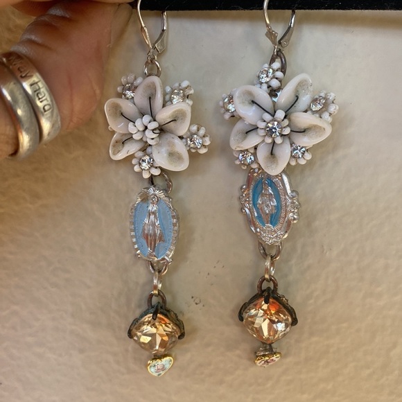 Religious themed Mary hand made dangle earrings - Picture 4 of 17